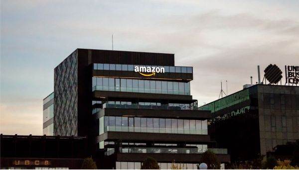 CNBC: Amazon rezervă încă şase lansări pentru extinderea reţelei sale de sateliţi Amazon Leo